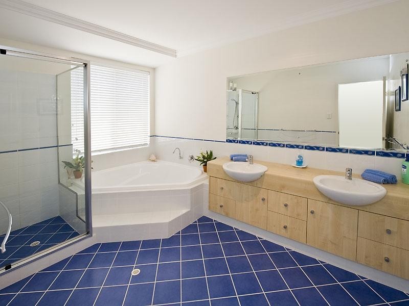 7 Lamont Court, Meadow Springs WA 6210