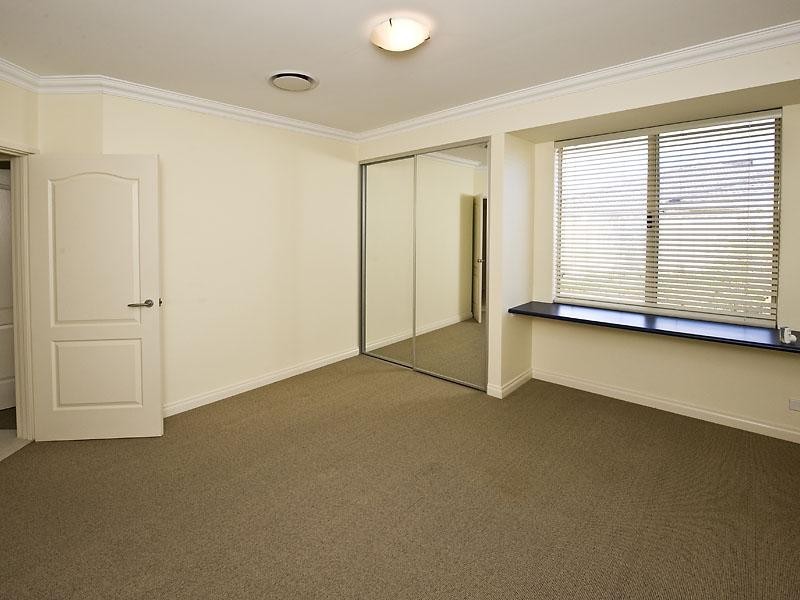 7 Lamont Court, Meadow Springs WA 6210