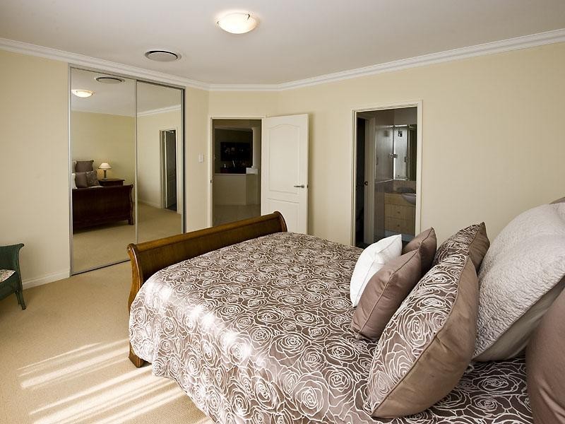 7 Lamont Court, Meadow Springs WA 6210