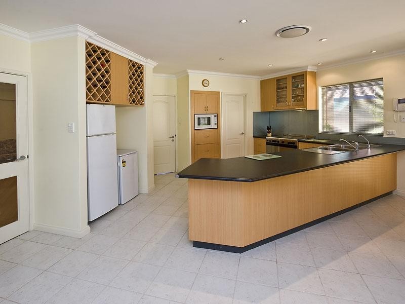 7 Lamont Court, Meadow Springs WA 6210