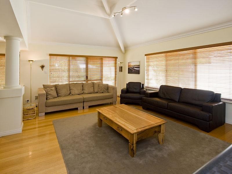 7 Lamont Court, Meadow Springs WA 6210