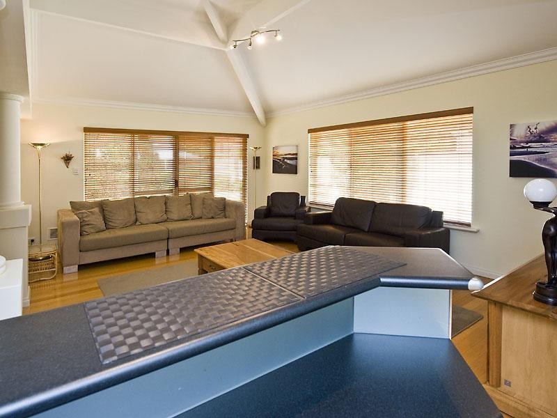 7 Lamont Court, Meadow Springs WA 6210