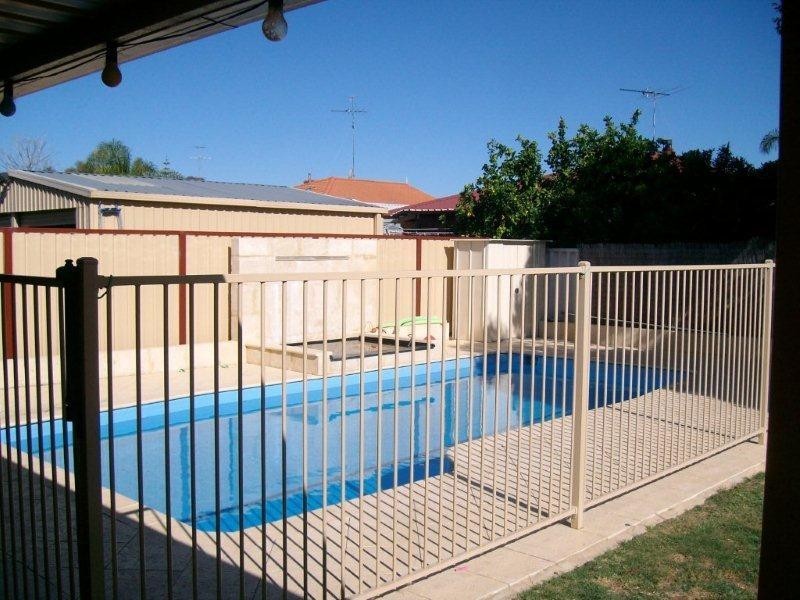 61 Sunningdale Chase, Meadow Springs WA 6210