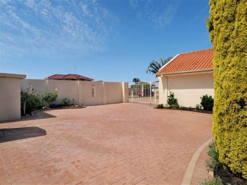 41 Cambria Island Retreat, Halls Head WA 6210