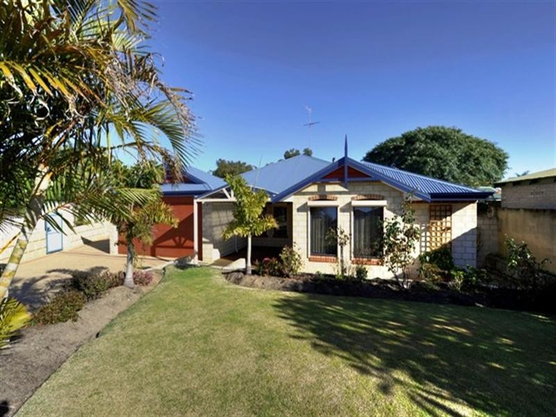 4 MAITLAND Close, Halls Head WA 6210