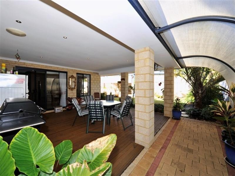 4 MAITLAND Close, Halls Head WA 6210