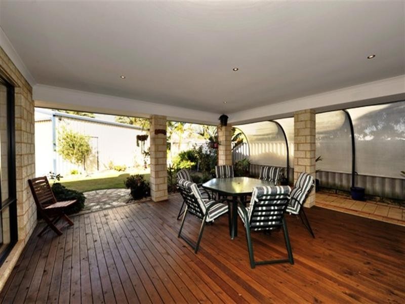 4 MAITLAND Close, Halls Head WA 6210