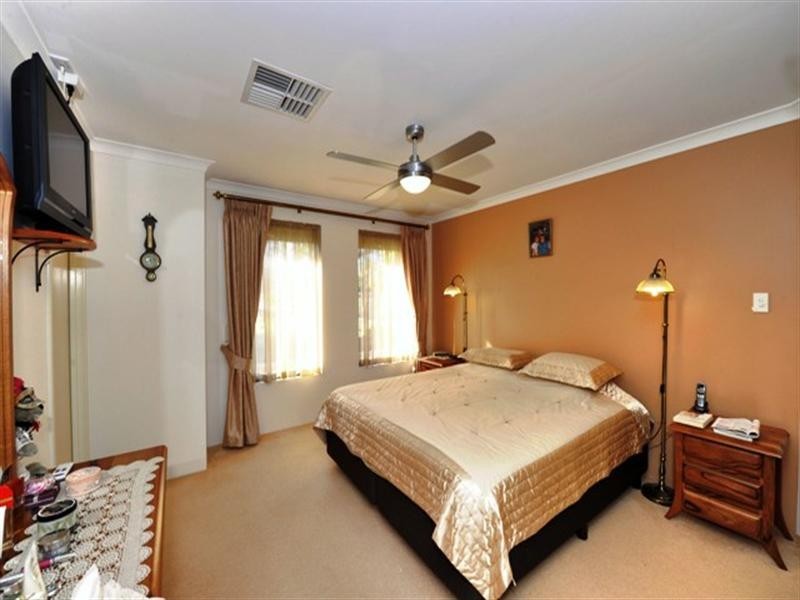 4 MAITLAND Close, Halls Head WA 6210