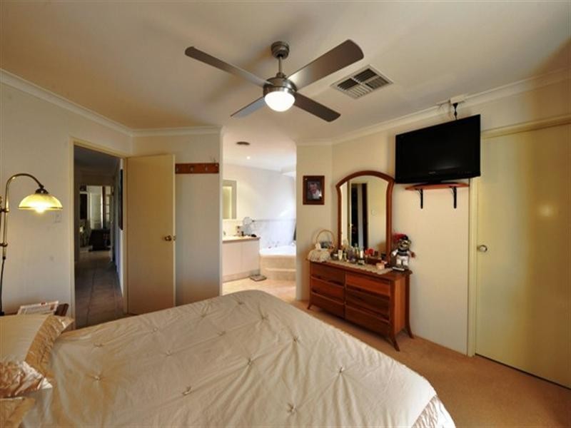 4 MAITLAND Close, Halls Head WA 6210