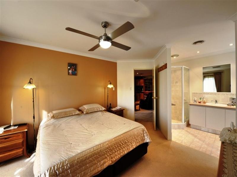 4 MAITLAND Close, Halls Head WA 6210