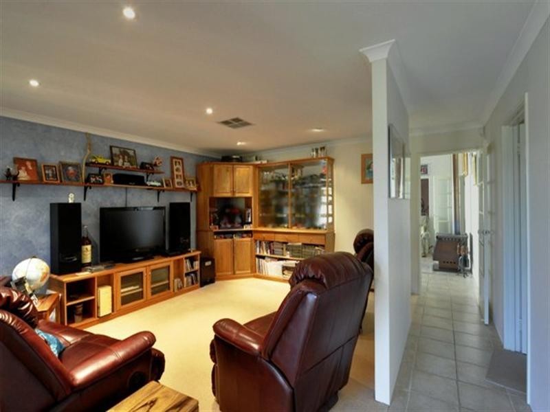 4 MAITLAND Close, Halls Head WA 6210