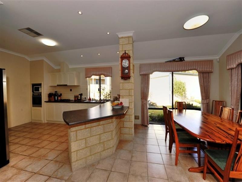 4 MAITLAND Close, Halls Head WA 6210