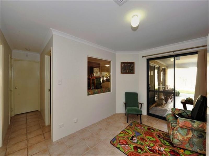 4 MAITLAND Close, Halls Head WA 6210