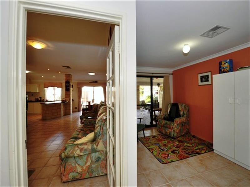 4 MAITLAND Close, Halls Head WA 6210