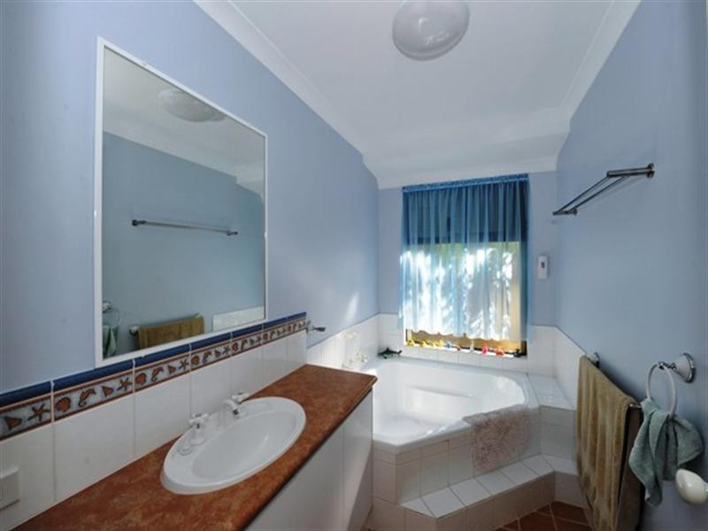 4 MAITLAND Close, Halls Head WA 6210