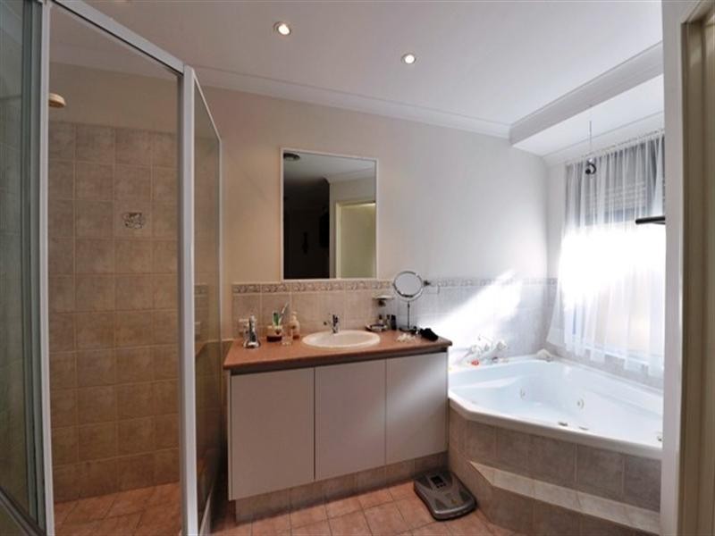 4 MAITLAND Close, Halls Head WA 6210