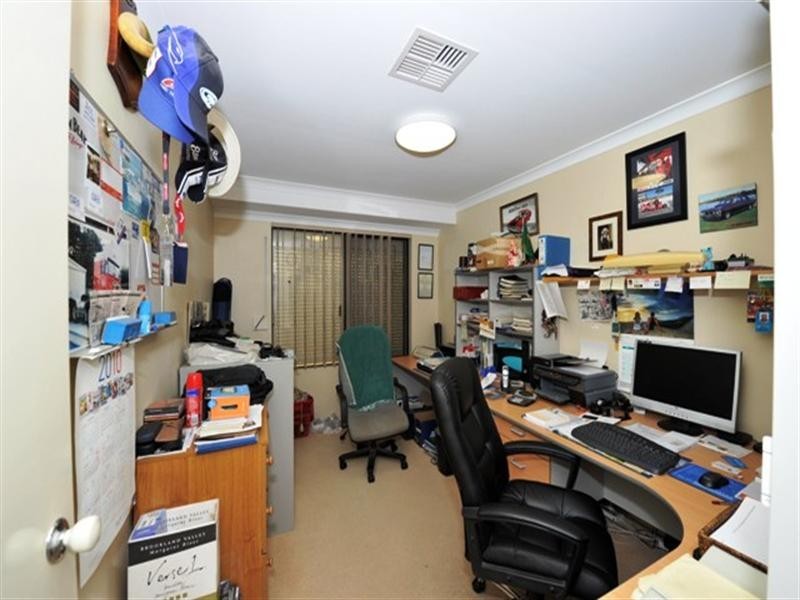 4 MAITLAND Close, Halls Head WA 6210