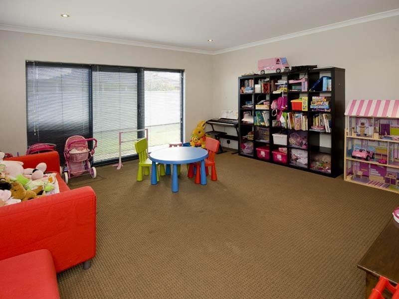 8 Tammin Court, Dawesville WA 6211