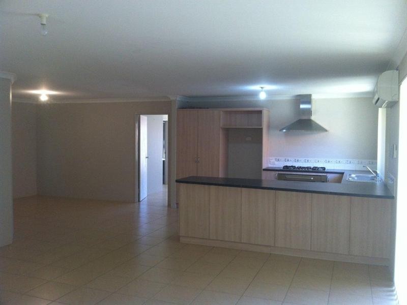 37 Batavia Avenue, Wannanup WA 6210