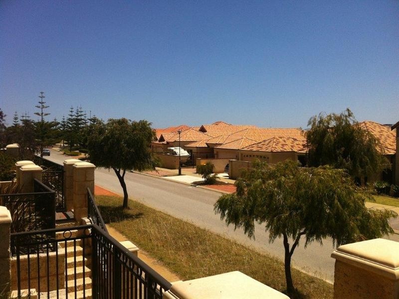 37 Batavia Avenue, Wannanup WA 6210