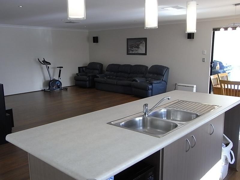 92 YINDANA, Lakelands WA 6180