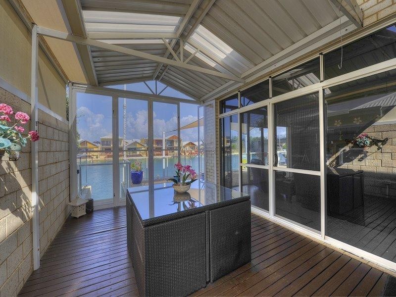 6 BERMUDA Place, Halls Head WA 6210