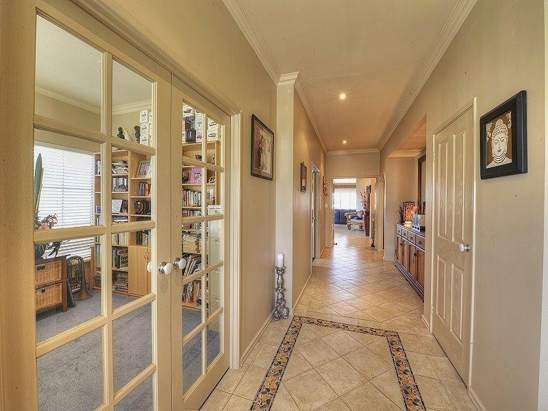 6 BERMUDA Place, Halls Head WA 6210