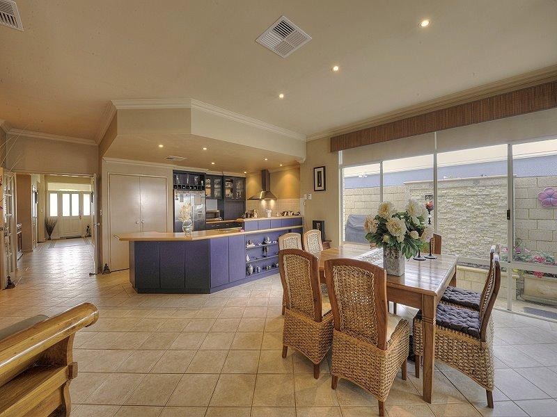 6 BERMUDA Place, Halls Head WA 6210