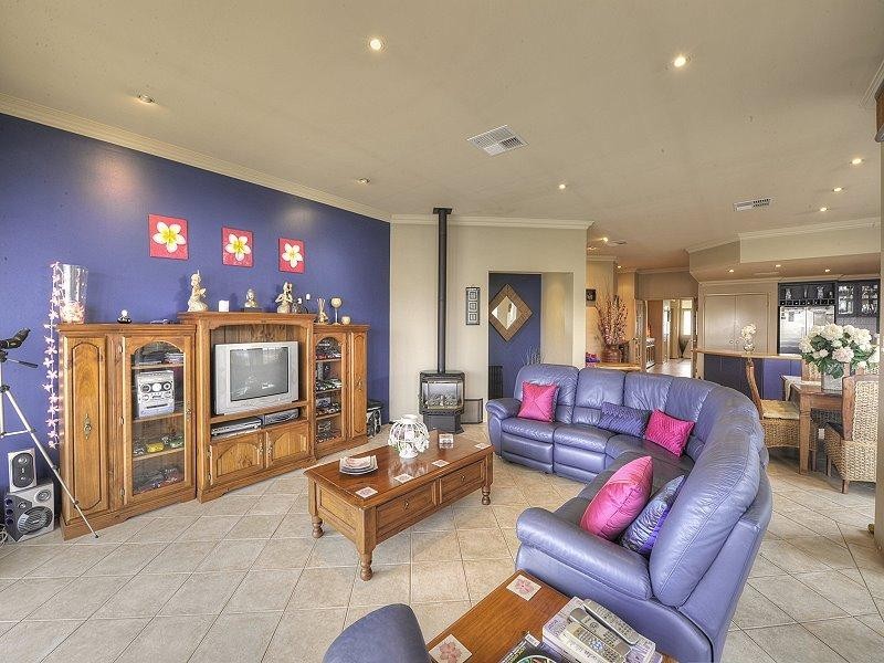 6 BERMUDA Place, Halls Head WA 6210