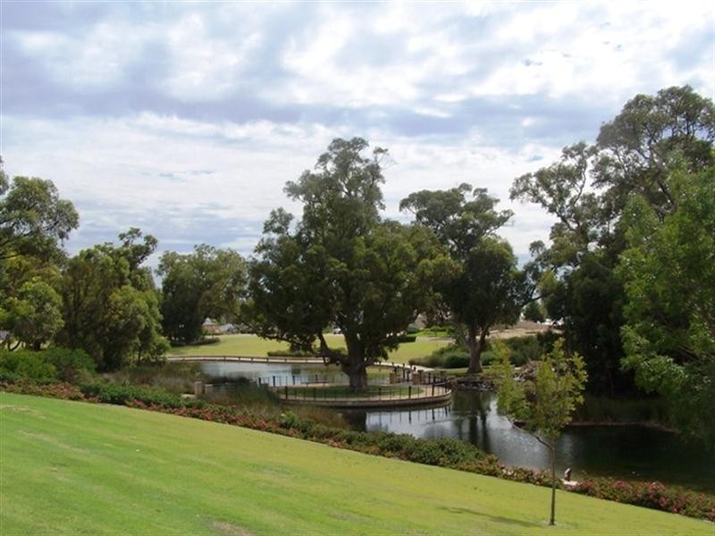 4 MADDOX Vista, Lakelands WA 6180