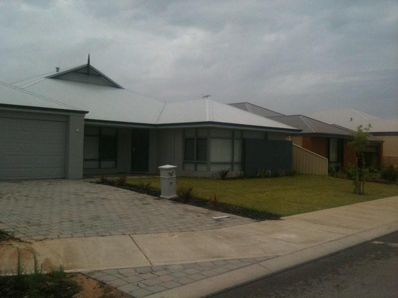 26 Banksiadale Gate, Lakelands WA 6180