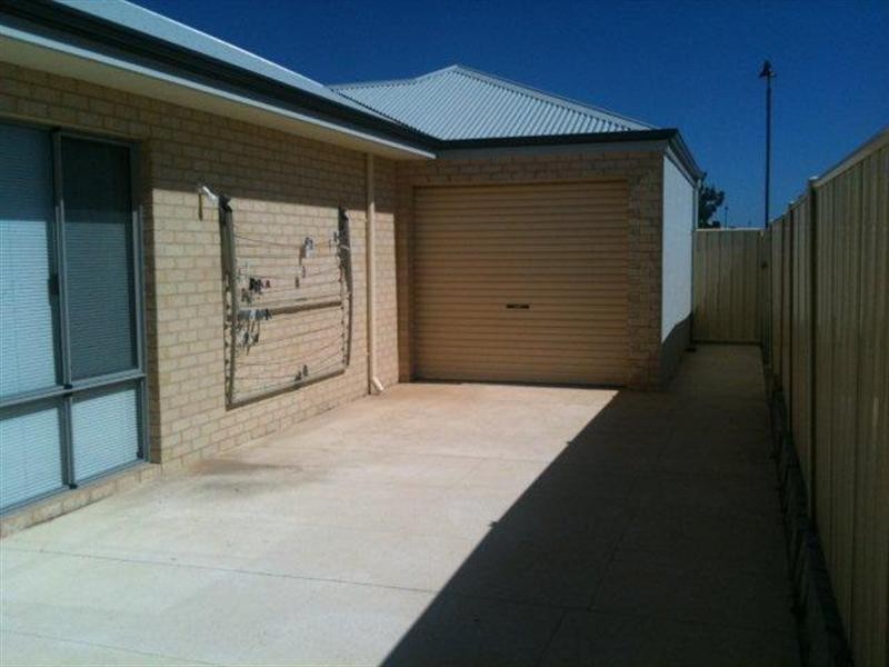 26 Banksiadale Gate, Lakelands WA 6180