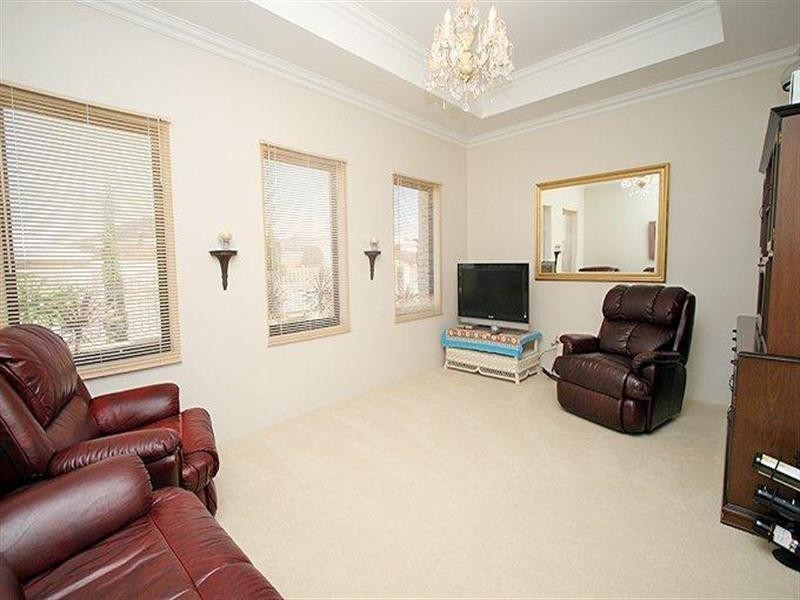 8 Asper Way, Halls Head WA 6210