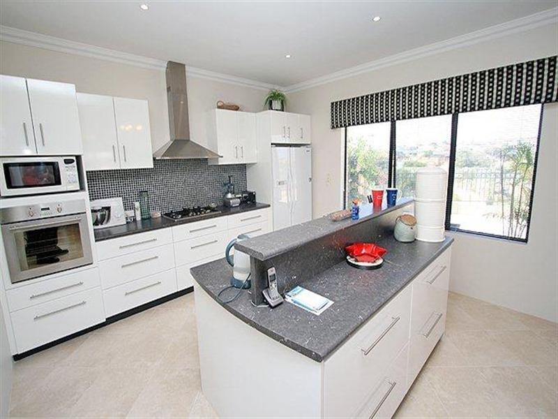 8 Asper Way, Halls Head WA 6210