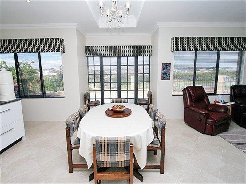 8 Asper Way, Halls Head WA 6210