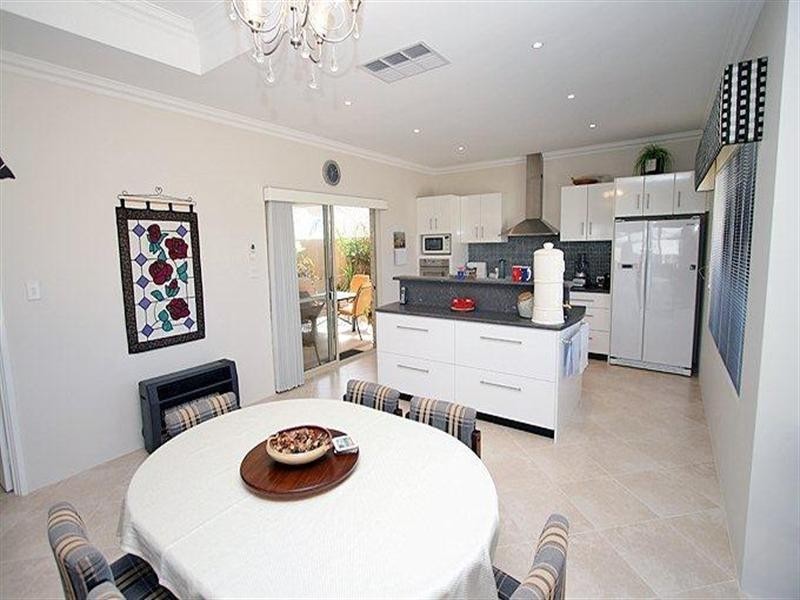 8 Asper Way, Halls Head WA 6210