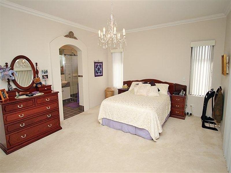 8 Asper Way, Halls Head WA 6210