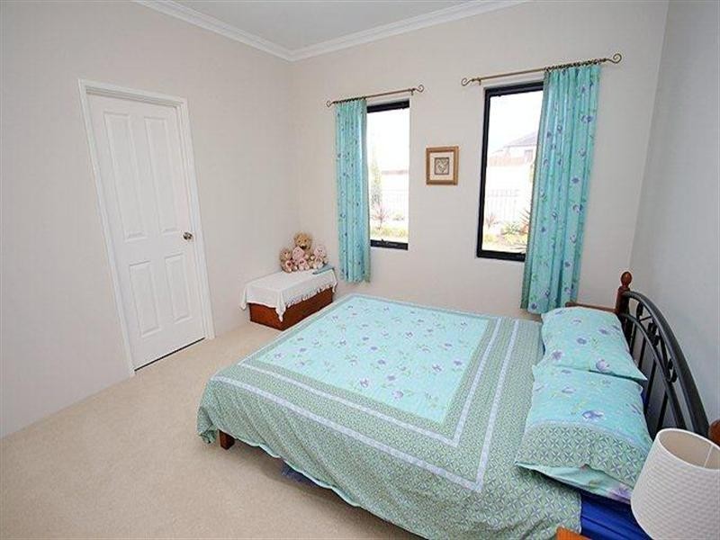 8 Asper Way, Halls Head WA 6210