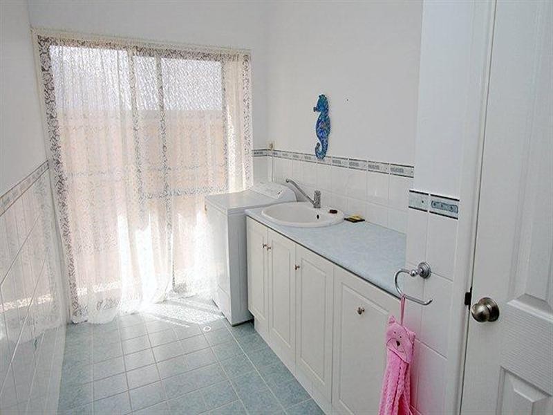 8 Asper Way, Halls Head WA 6210