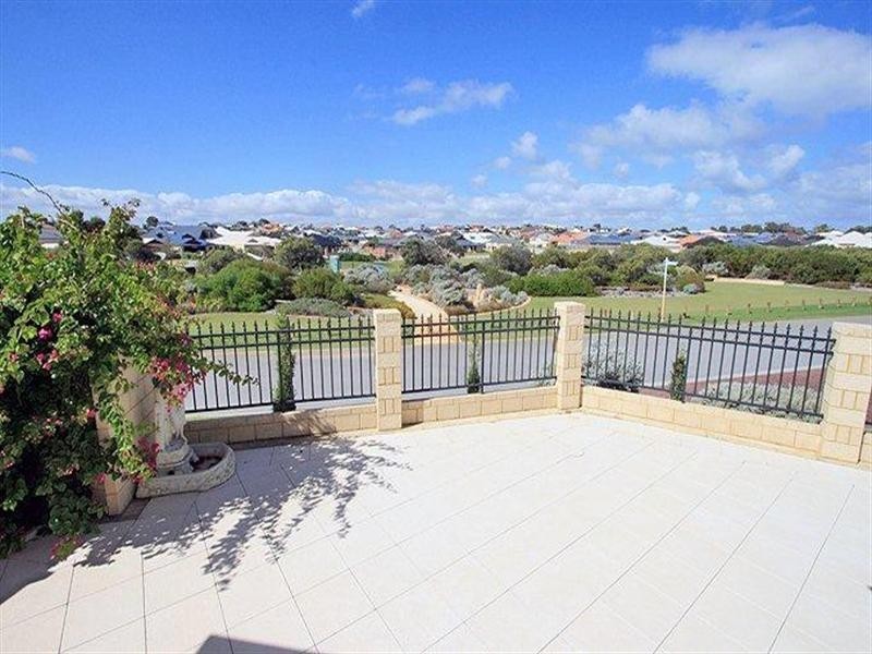 8 Asper Way, Halls Head WA 6210