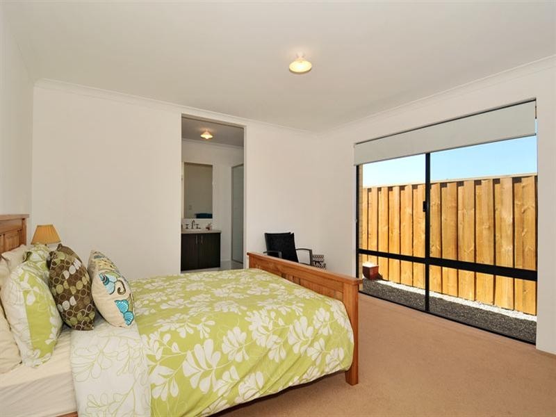 2 Dichondra Pass, Halls Head WA 6210