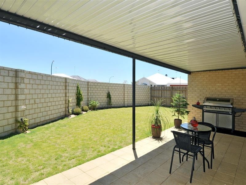 2 Dichondra Pass, Halls Head WA 6210