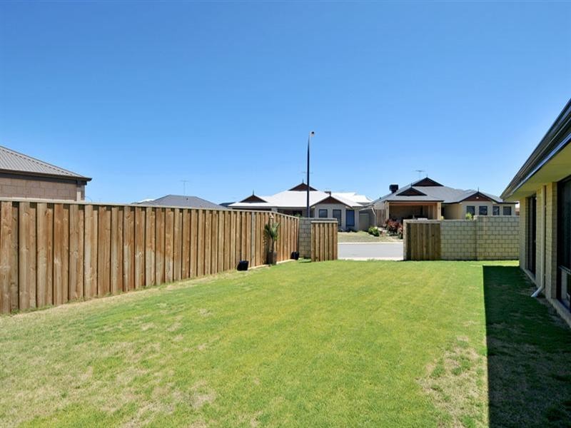 2 Dichondra Pass, Halls Head WA 6210