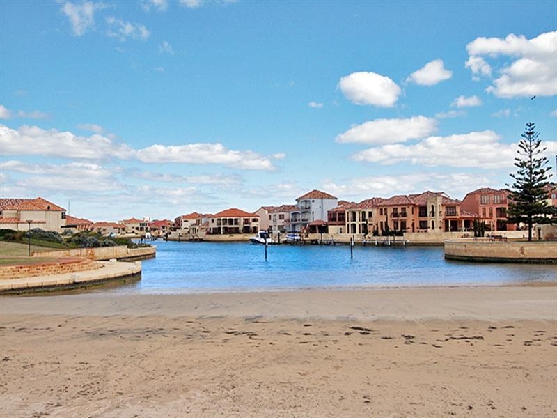 72 Northport Boulevard, Wannanup WA 6210