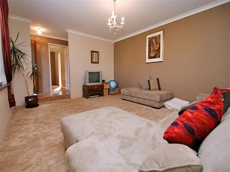 12 Oakdale Close, Halls Head WA 6210