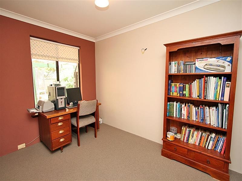 12 Oakdale Close, Halls Head WA 6210