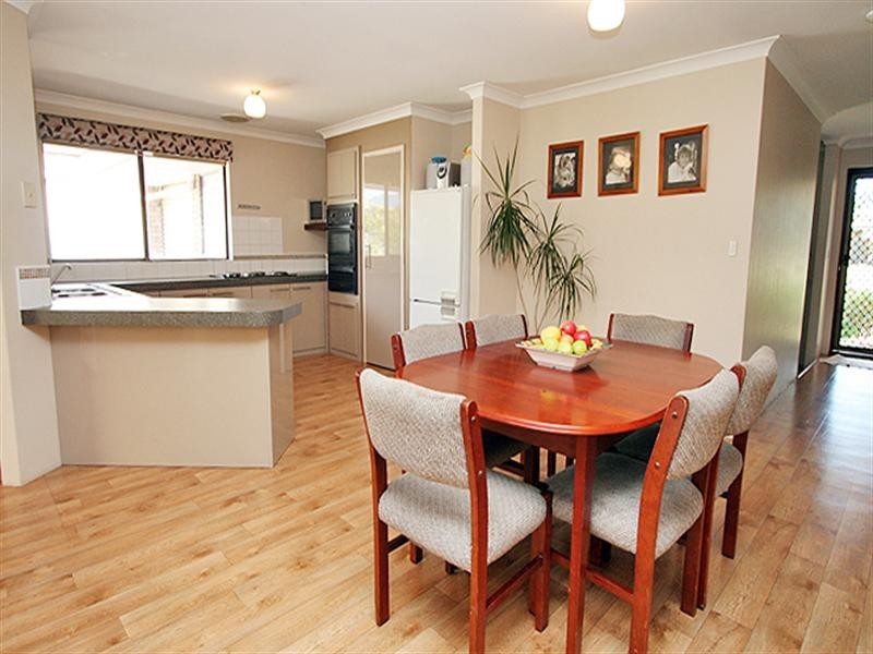 12 Oakdale Close, Halls Head WA 6210