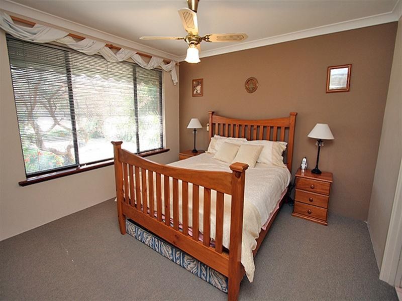 12 Oakdale Close, Halls Head WA 6210