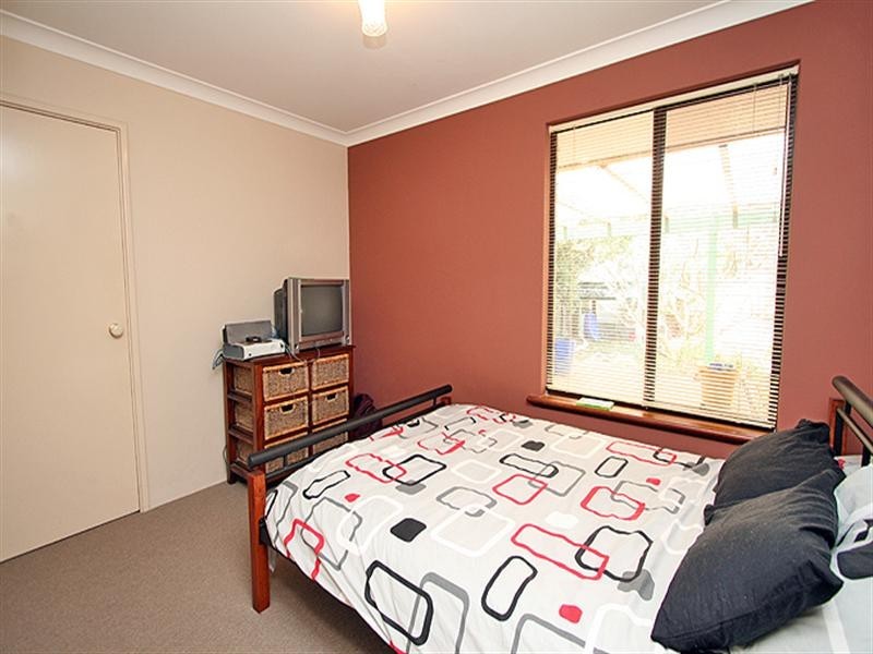 12 Oakdale Close, Halls Head WA 6210