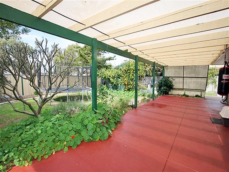 12 Oakdale Close, Halls Head WA 6210